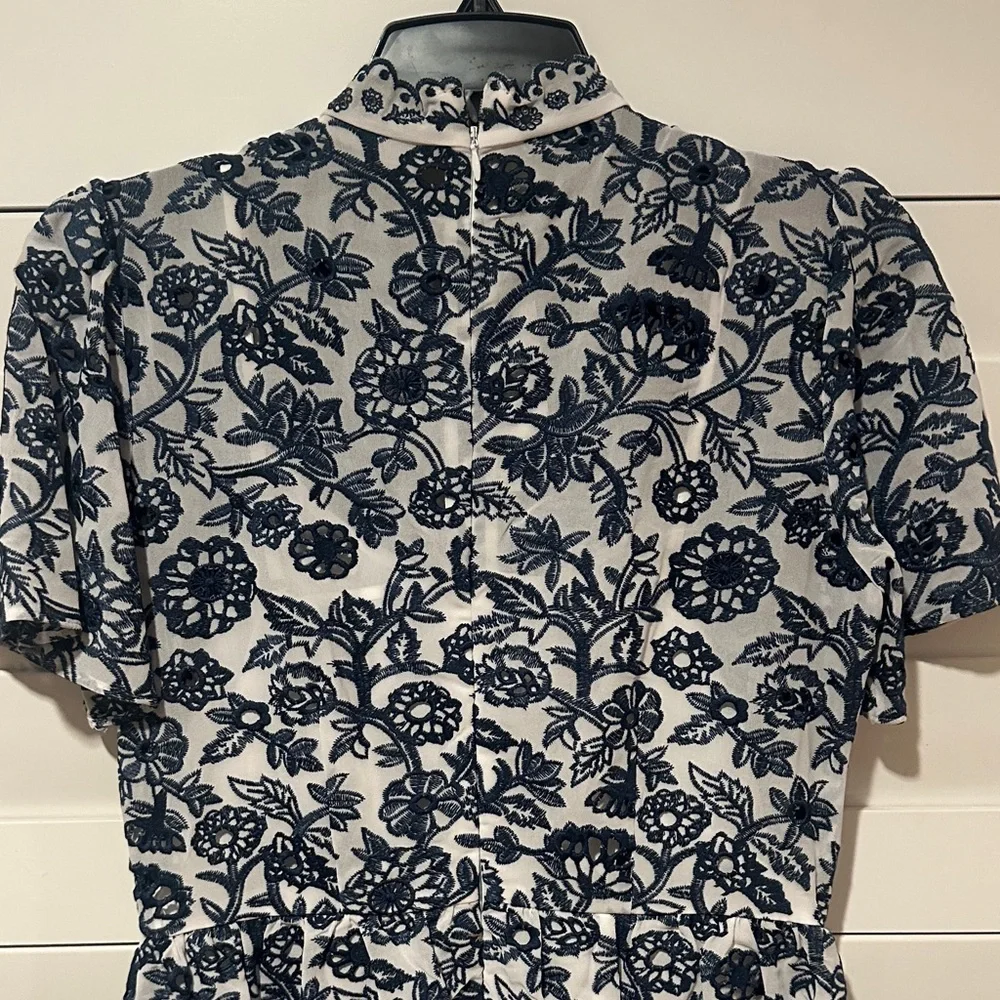 MICHAEL Michael Kors embroidered Navy and White Floral Dress- size 4 - Picture 5 of 6